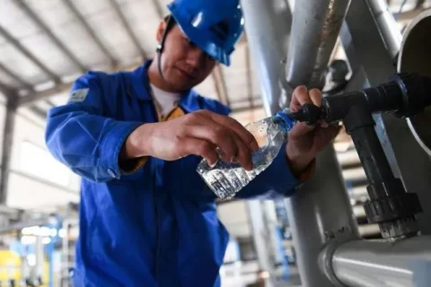 废水工程师可能负责维护和修理管道。